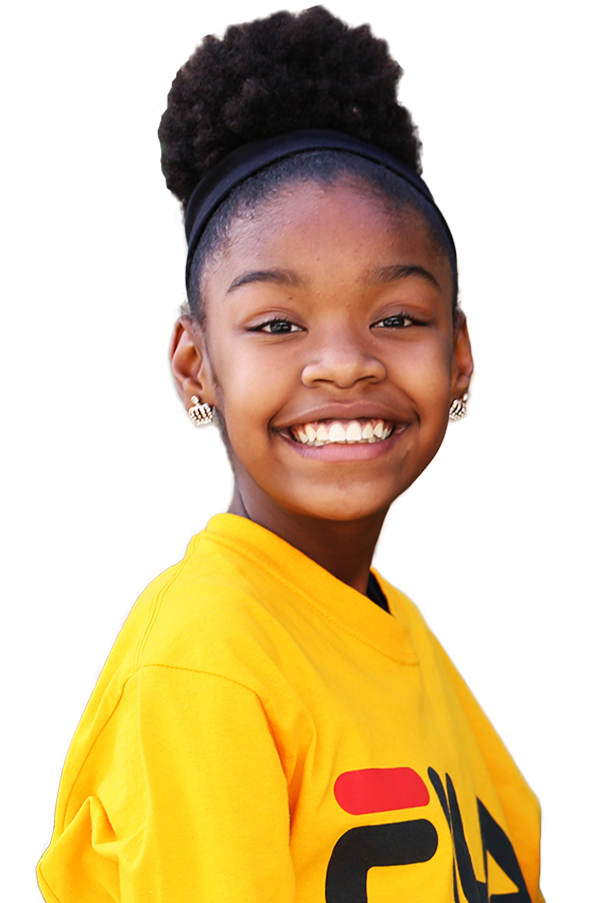 Cortado de una niña, preadolescente, sonriente, vistiendo una camisa amarilla, fondo transparente, Hillsborough Education Foundation