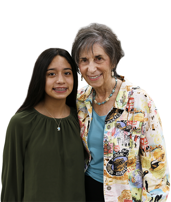 Niña, en los primeros años de la adolescencia, de pie junto a una mujer mayor con cabello gris, ambos sonrientes, fondo transparente, Hillsborough Education Foundation